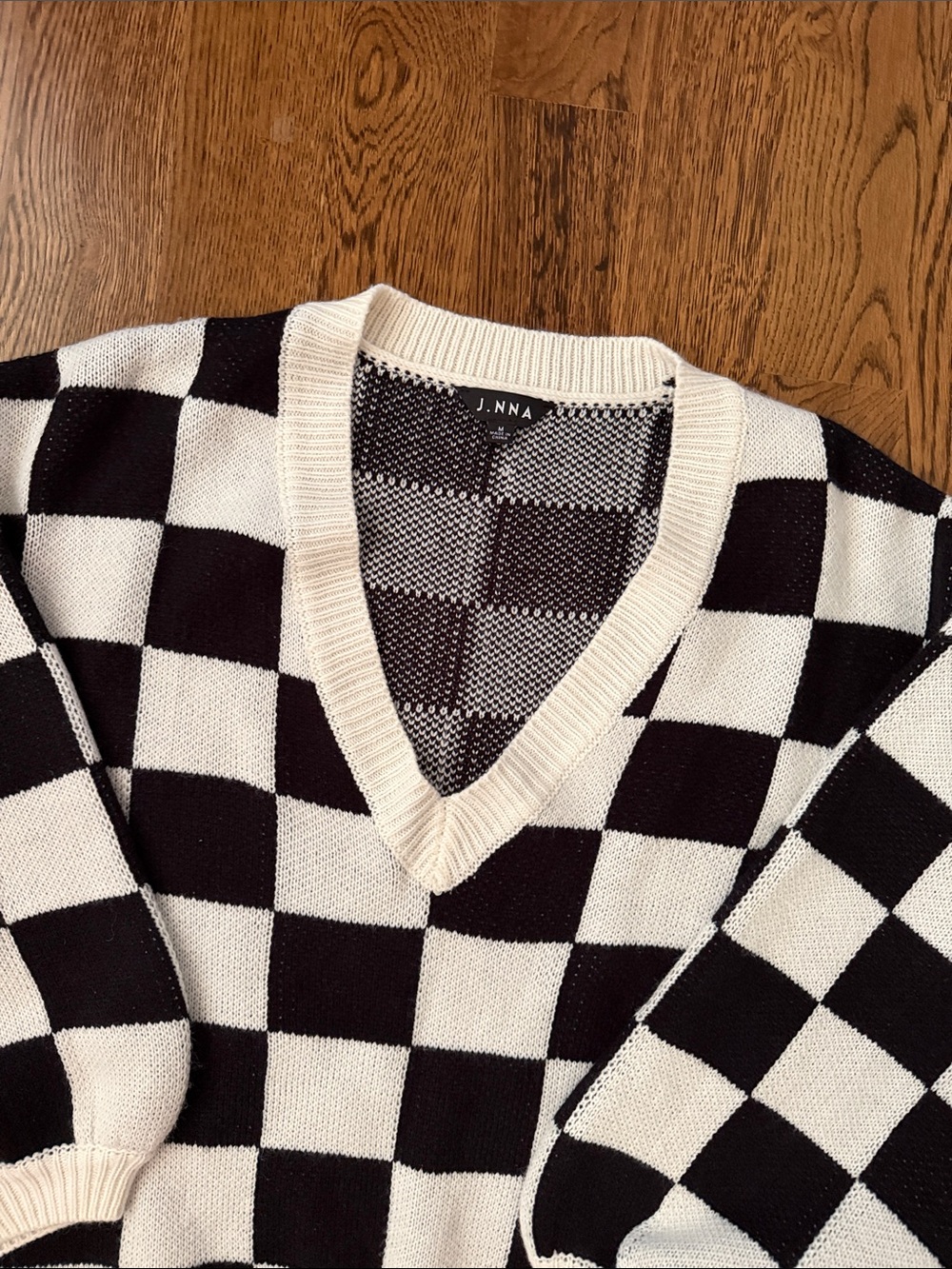 J. NNA Checkerboard V-Neck Sweater in Black & Cream medium - Picture 2 of 8
